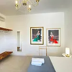 Symphony Sound With Pool 아파트 *
